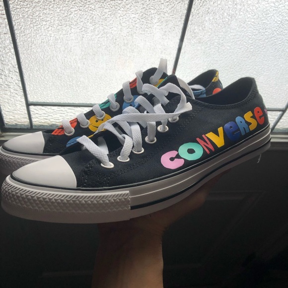 BRAND NEW NEVER WORN CONVERSE - Picture 6 of 9